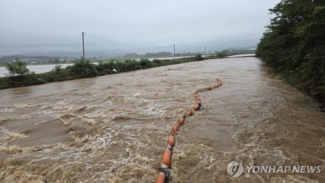 소용돌이치며 흐르는 서산 도당천