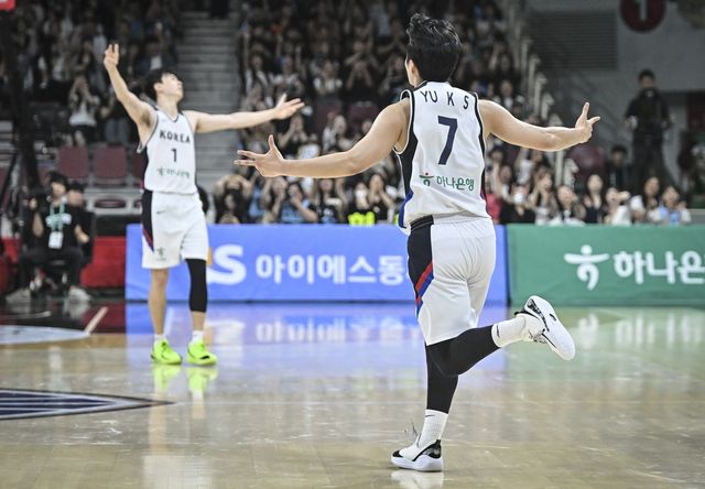 3점포 넣고 세리머니하는 유기상