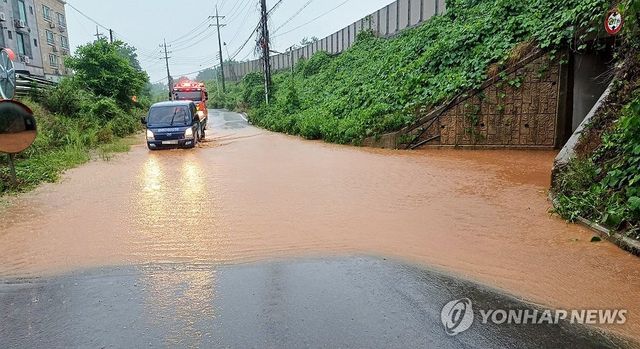호우 특보, 충남 곳곳에서 침수 피해