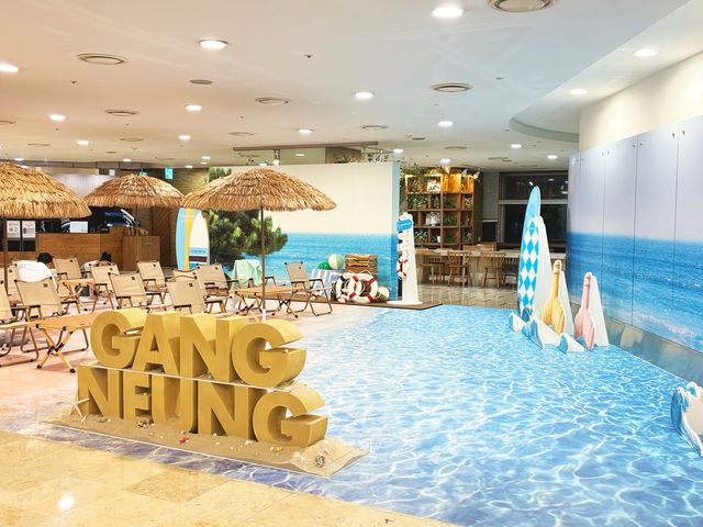 현대백화점 중동점에 조성된 강릉해변 포토존