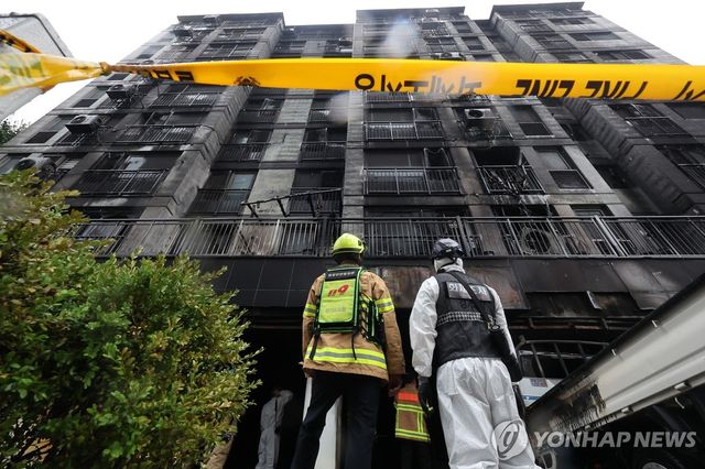 주차장에서 화재 발생한 경기 광명 아파트