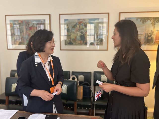 추미애 특사단장, 영국 하원 선임부의장과 회동