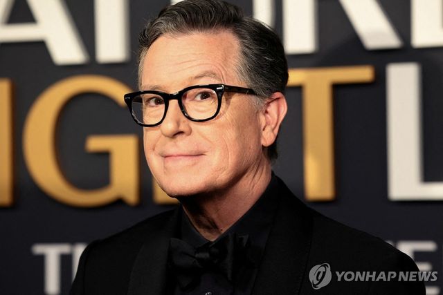 토크쇼 진행자 스티븐 콜베어