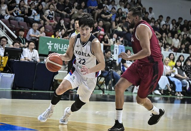 드리블하는 여준석