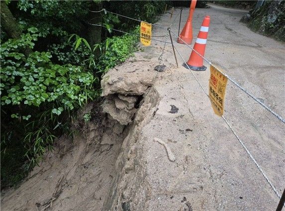 국보 '경주 석굴암' 진입로 피해 모습 