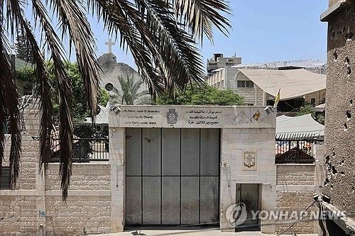 이스라엘군 공격받은 가자지구의 성가족성당