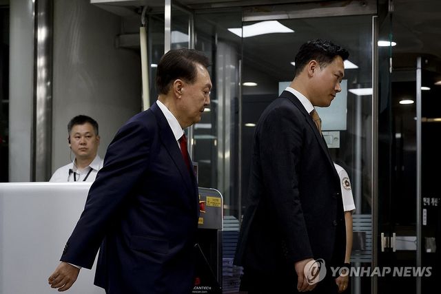 윤석열 전 대통령, 구속심사 마치고 서울구치소로