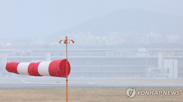 강풍에 제주공항 결항 속출