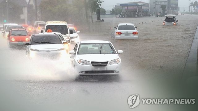 장마철 도로 (CG)