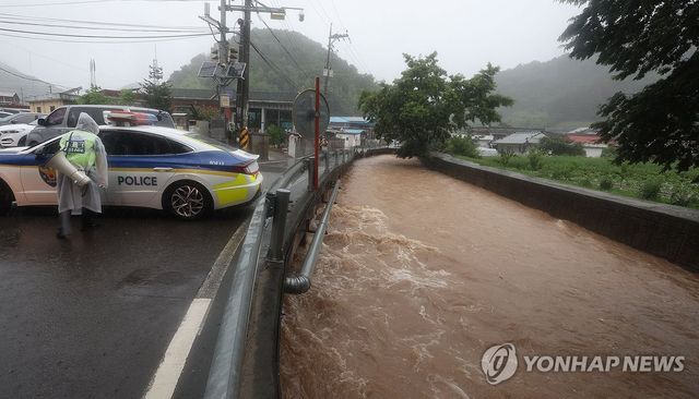 집중호우 유속 빠른 하천