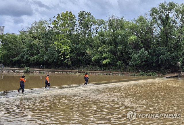 극한 호우에 휩쓸린 실종자 수색