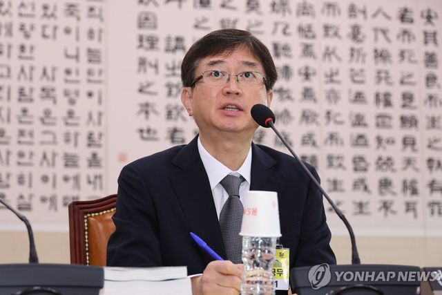 답변하는 오영준 헌법재판관 후보자