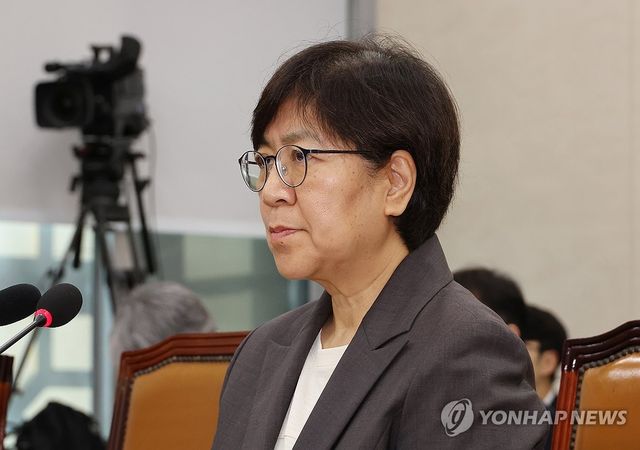 무거운 표정의 정은경 복지부 장관 후보자