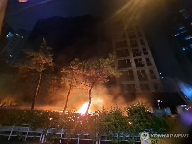불길 치솟는 광명 아파트
