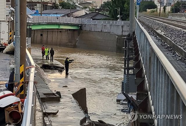 폭우에 휩쓸린 실종자 수색