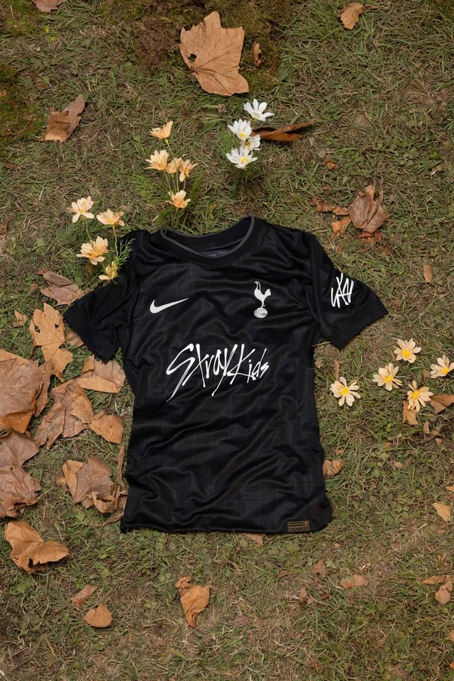 스트레이 키즈, 토트넘과 협업 유니폼 공개