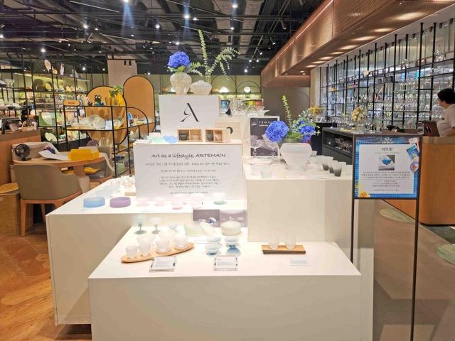 신세계百, 강남점서 유리공예 편집숍 '아뜨망' 팝업스토어