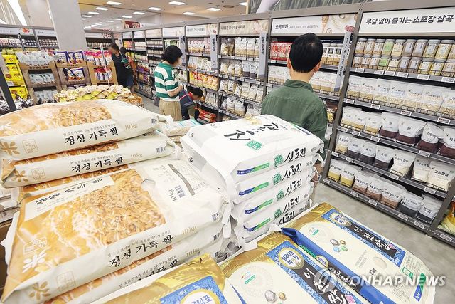 대형마트에 진열된 쌀