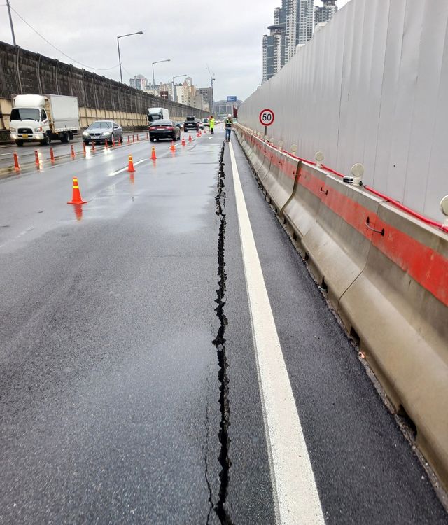 균열 발생한 인천대로
