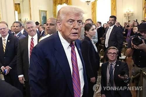 지난 18일 백악관서 법안 서명 행사 마친 트럼프 미국 대통령