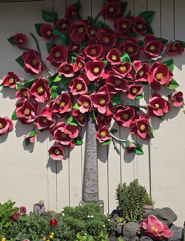 동백꽃 만들어 붙인＇동백공방＇