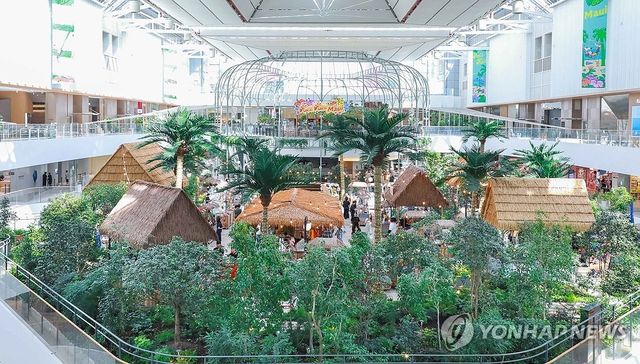 더현대서울, '후이 후이 마우이' 여름 테마 행사 진행