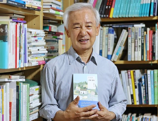 시집 출간한 김홍신 작가