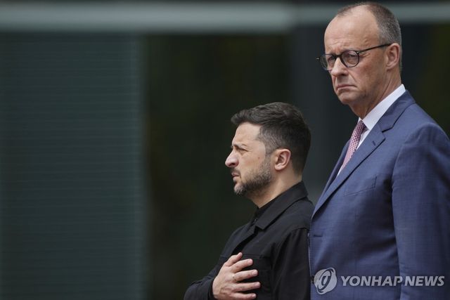 프리드리히 메르츠 독일 총리(오른쪽), 볼로디미르 젤렌스키 우크라이나 대통령