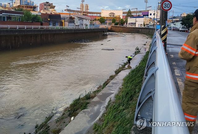 광주 북구 신안교서 실종자 수색