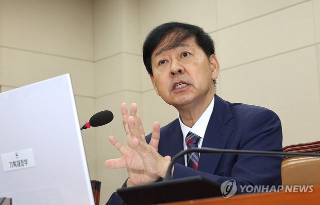 적극적으로 답변하는 구윤철 기재부 장관 후보자