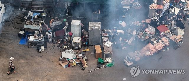 침수 피해당한 마을 방역