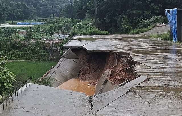 인천시 옹진군 영흥면 도로 붕괴