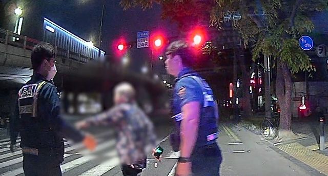 A씨가 구조되는 모습