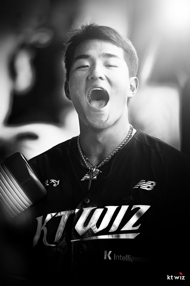 순진한 얼굴로 엄청난 장타를 보여주는 안현민