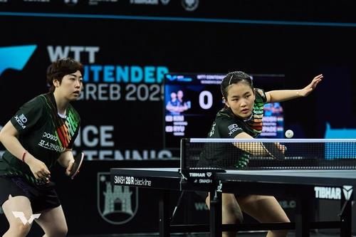 WTT 자그레브 대회 여자복식의 유한나(왼쪽)와 김나영