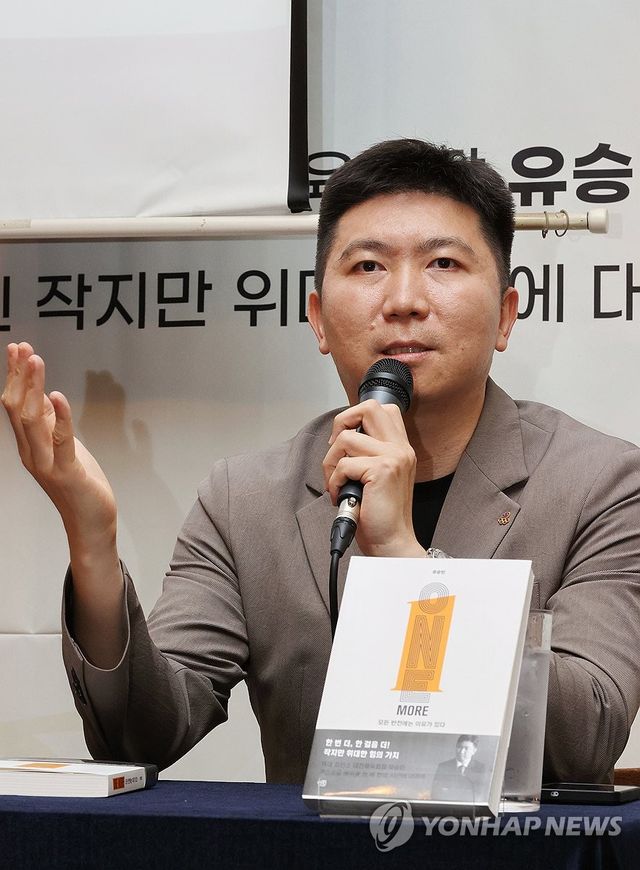 질문에 답하는 유승민