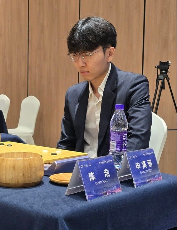 신진서 9단이 란커배 16강에 올랐다.