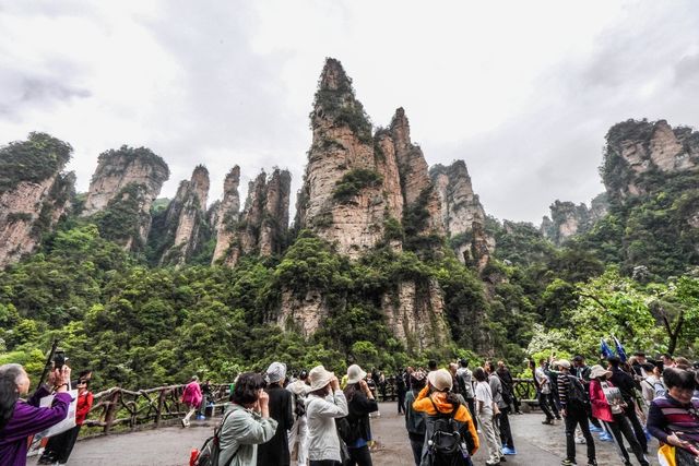 백룡엘리베이터 하단 전망대에서 감상한 진볜시 [사진/백승렬 기자]