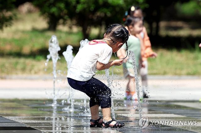 시원한 물줄기에 화들짝