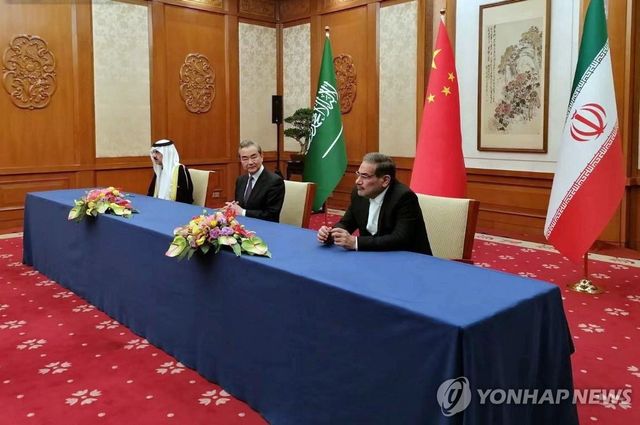 2023년 3월 10일 중국을 방문했던 알리 샴카니 이란 최고지도자 정치 고문(오른쪽)