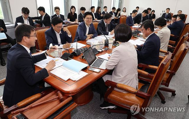 추가 경정 조정소위 주재하는 한병도 위원장