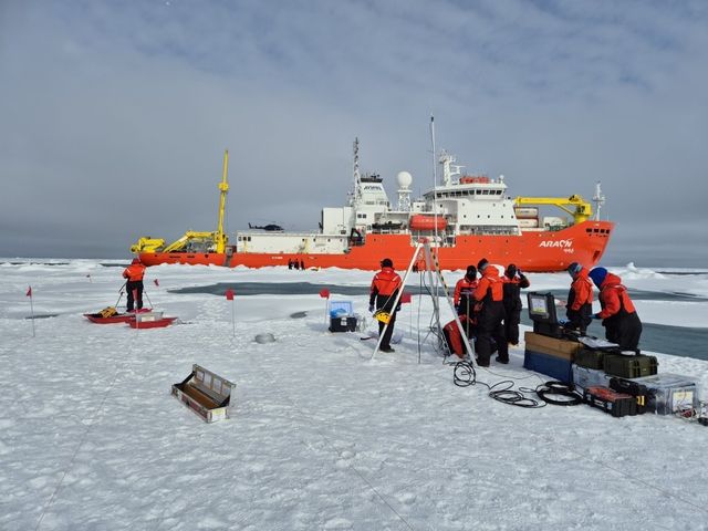 북극 탐사 중인 아라온호