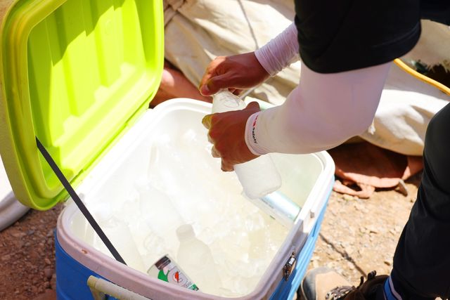 건설현장에 비치된 아이스박스