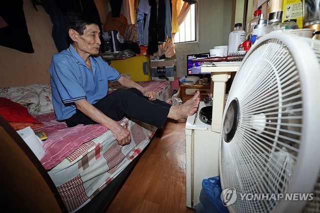 기댈 것은 선풍기뿐