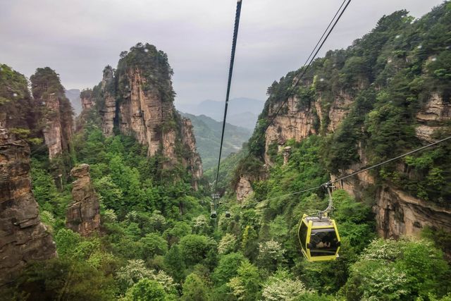 케이블카에서 감상한 기암절벽 [사진/백승렬 기자]