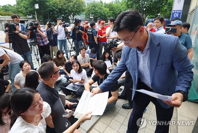 직접 보도자료 뿌리는 임성근