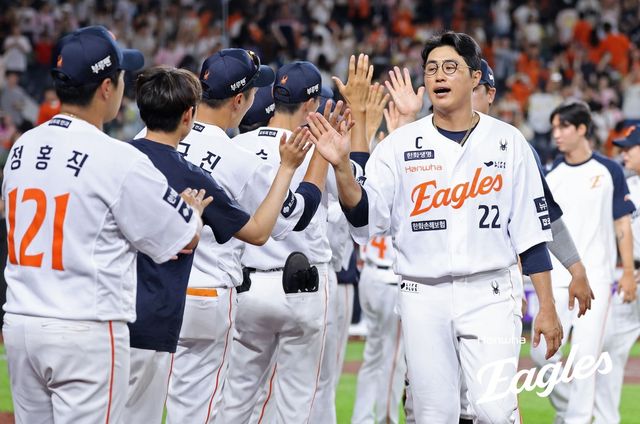 1일 NC전 승리 후 기뻐하는 한화 채은성(22번)