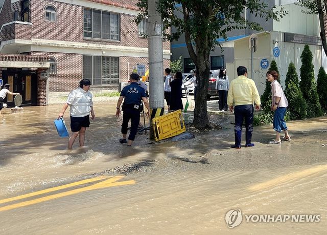 침수된 광주 방림동 도로