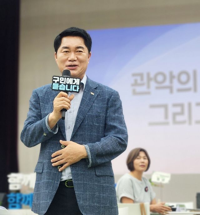 민선 8기 3주년을 맞아 1일 주민과의 토크쇼에 참석한 박준희 관악구청장
