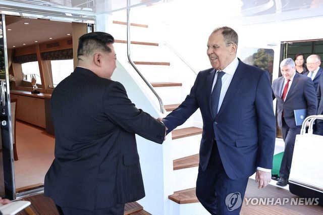 7월 12일 원산에서 김정은 만나는 라브로프